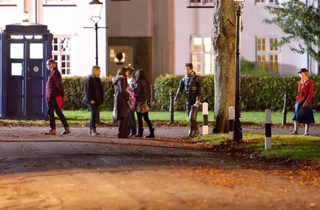 Illustration for article titled Set photos from the Doctor Who Christmas special